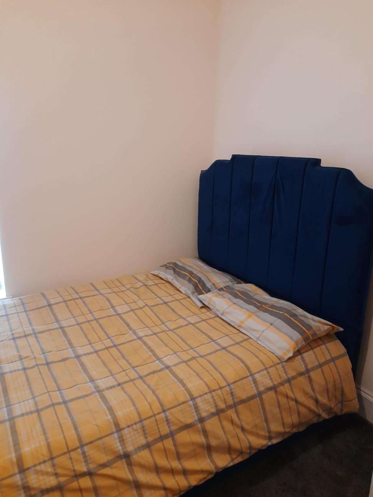 Lovely Bedroom With Shared Kitchen & Bathroom Free Parking Walsall Kültér fotó