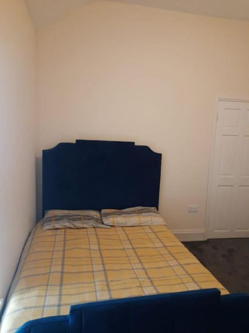 Lovely Bedroom With Shared Kitchen & Bathroom Free Parking Walsall Kültér fotó